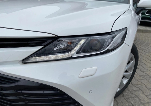 Toyota Camry cena 109900 przebieg: 97266, rok produkcji 2020 z Kalisz małe 562